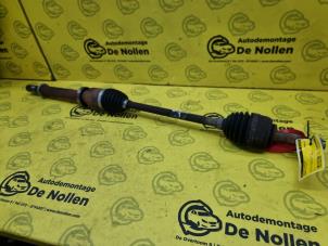 Used Front drive shaft, right Renault Clio III (BR/CR) 1.2 16V 75 Price € 40,00 Margin scheme offered by de Nollen autorecycling