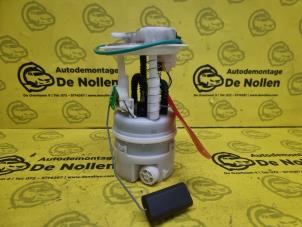 Used Electric fuel pump Renault Clio III (BR/CR) 1.2 16V 75 Price € 25,00 Margin scheme offered by de Nollen autorecycling