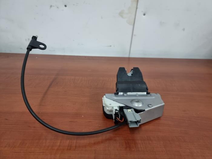 Boot lid lock mechanism Volvo S80 2.5 T Turbo 20V - 31253048