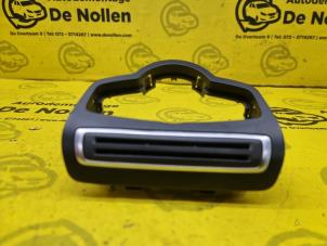 Used Dashboard vent Mercedes C (W205) C-200d 2.2 16V Price € 20,00 Margin scheme offered by de Nollen autorecycling