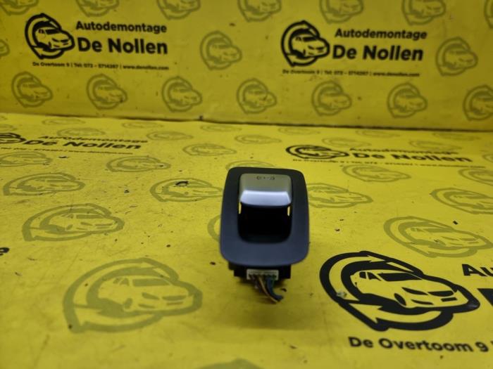 Gebrauchte Handbremse Schalter Mercedes C (W205) C-200d 2.2 16V Preis € 20,00 Margenregelung angeboten von autodemontage denollen