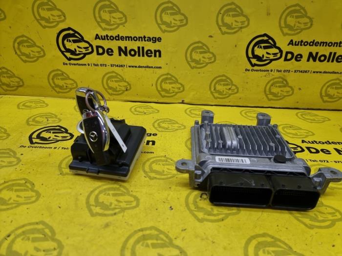 Used Ignition lock + computer Mercedes C (W205) C-200d 2.2 16V Price € 325,00 Margin scheme offered by autodemontage denollen