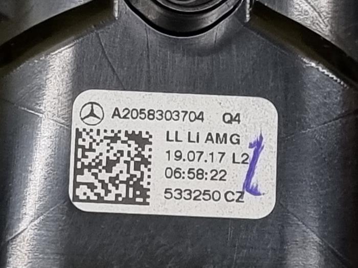 Grille aération tableau de bord d'un Mercedes-Benz C (W205) C-200d 2.2 16V 2018
