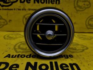 Usagé Grille aération tableau de bord Mercedes C (W205) C-200d 2.2 16V Prix € 59,00 Règlement à la marge proposé par de Nollen autorecycling