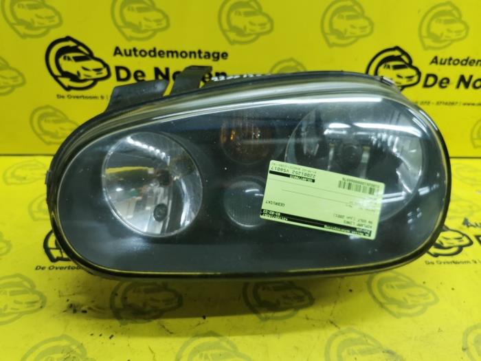 Używane Reflektor lewy Volkswagen Golf IV (1J1) 1.9 TDI 150 Cena na żądanie oferowane przez autodemontage denollen