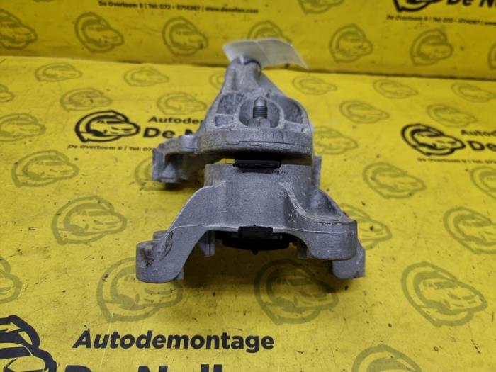 Gearbox mount from a MINI Mini (R56) 1.6 16V One 2013