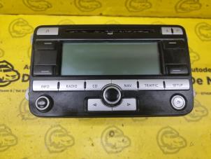 Używane Radioodtwarzacz CD Volkswagen Caddy III (2KA,2KH,2CA,2CH) Cena € 75,00 Procedura marży oferowane przez de Nollen autorecycling