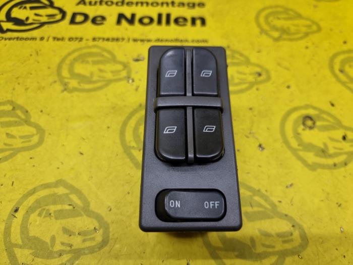 Usados Interruptor combinado de ventanillas Saab 9-5 Estate (YS3E) 2.3 Turbo 16V Aero Precio € 30,00 Norma de margen ofrecido por autodemontage denollen