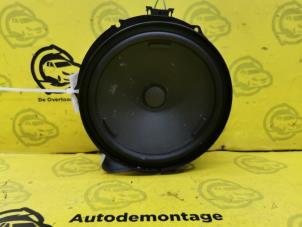 Used Speaker Volkswagen Passat Variant (3G5) 2.0 TDI 16V 150 Price on request offered by de Nollen autorecycling