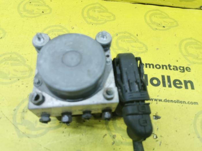 Usagé Bloc ABS Ford Ka II 1.3 TDCi 16V DPF Prix € 38,00 Règlement à la marge proposé par autodemontage denollen
