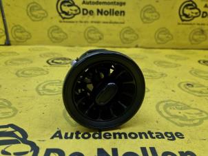 Used Dashboard vent Mercedes Sprinter 3,5t (907.6/910.6) 319 CDI 3.0 V6 24V RWD Price € 30,25 Inclusive VAT offered by de Nollen autorecycling