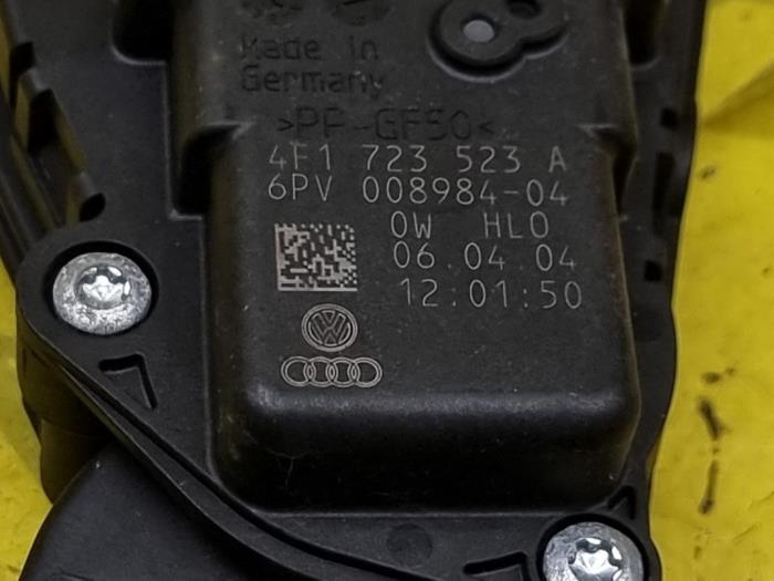 Accelerator pedal from a Audi A6 Quattro (C6) 3.2 V6 24V FSI 2004