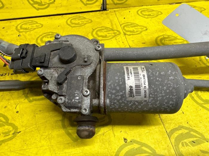 Wiper motor + mechanism from a Renault Master IV (EV/HV/UV/VA/VB/VD/VF/VG/VJ) 2.3 dCi 145 16V FWD 2014