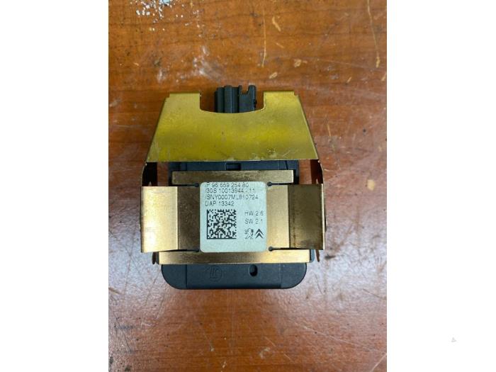 Begagnade Regnsensor Peugeot 2008 (CU) 1.6 e-HDi FAP Pris € 20,00 Marginaltabell erbjuds av autodemontage denollen