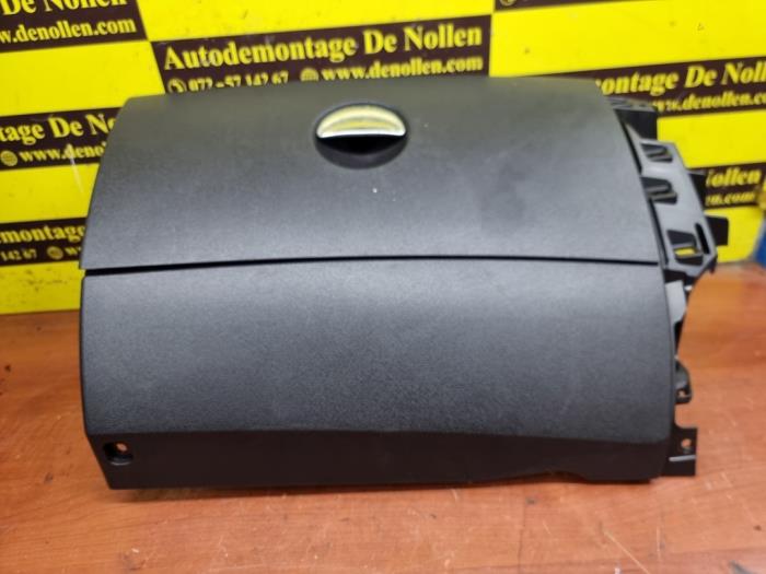 Begagnade Handskfack Mini Countryman (R60) 2.0 Cooper SD 16V ALL4 Pris € 45,00 Marginaltabell erbjuds av autodemontage denollen