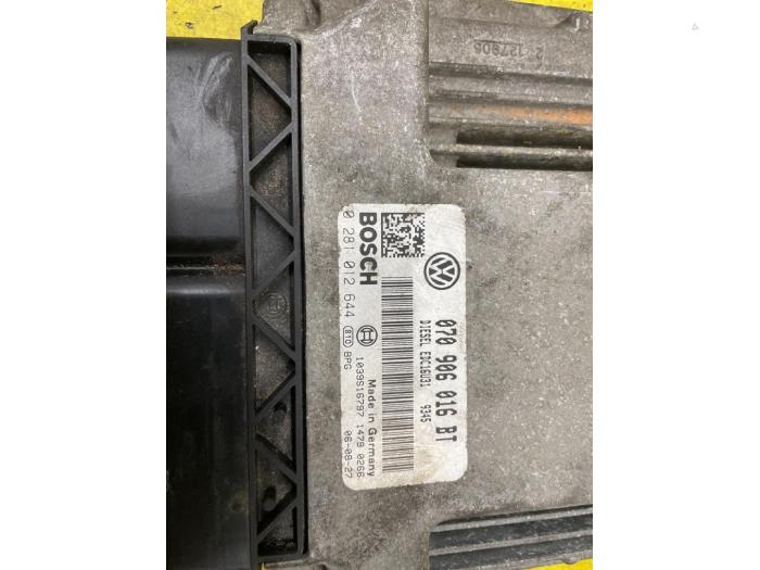 Engine management computer from a Volkswagen Touareg (7LA/7L6) 2.5 TDI R5 2006