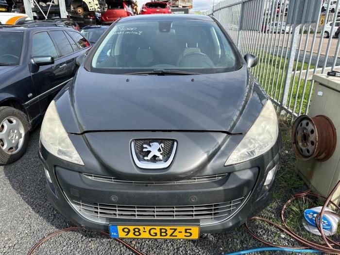 Używane Maska Peugeot 308 (4A/C) 1.6 16V THP Autom. Cena € 175,00 Procedura marży oferowane przez autodemontage denollen