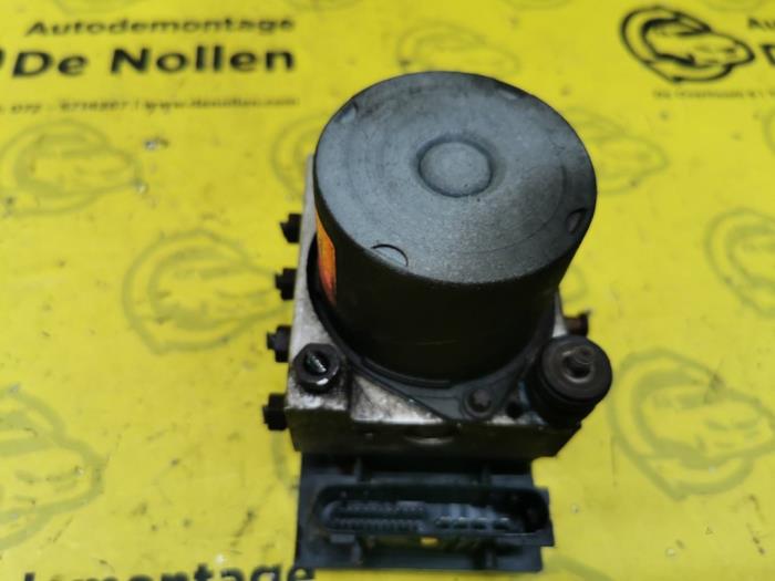Używane Pompa ABS Hyundai Getz 1.1i 12V Cena na żądanie oferowane przez autodemontage denollen