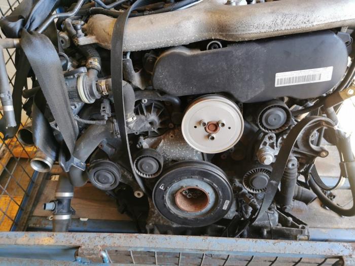 Engine from a Volkswagen Touareg (7PA/PH) 3.0 TDI V6 24V 2011