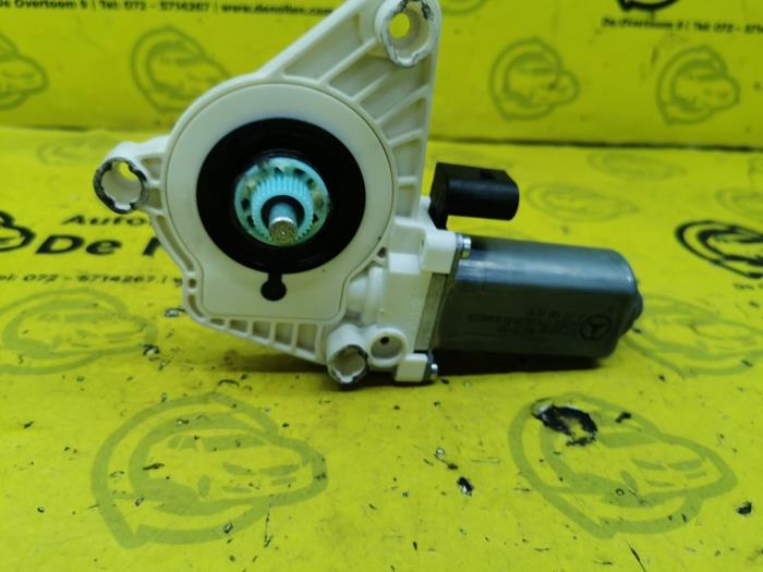 Door window regulator motor