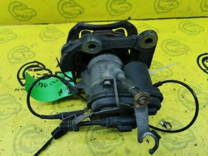 Usagé Etrier de frein arrière gauche BMW 5 serie (G30) 530d 3.0 TwinPower Turbo 24V Prix € 75,00 Règlement à la marge proposé par de Nollen autorecycling