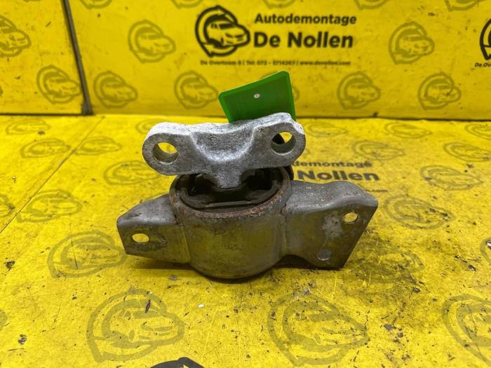 Usagé Support moteur Opel Adam 1.2 16V Prix € 22,50 Règlement à la marge proposé par autodemontage denollen