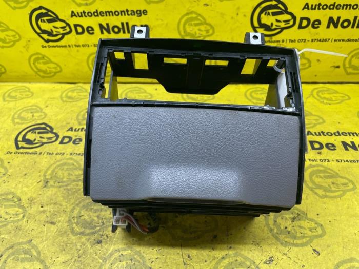 Begagnade Askkopp, fram Volkswagen Crafter 2.5 TDI 30/32/35 Pris € 40,00 Marginaltabell erbjuds av autodemontage denollen