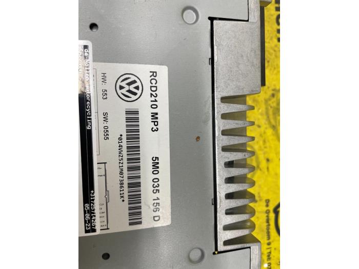Radio CD player from a Volkswagen Polo V (6R) 1.2 12V 2013