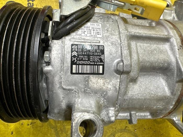 Air conditioning pump from a Opel Corsa F (UB/UH/UP) 1.2 Turbo 12V 100 2022