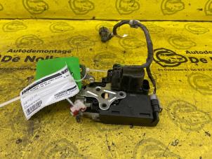 Used Rear door lock mechanism 4-door, left Ssang Yong Rexton 2.7 Xdi RX270 XVT 16V Price on request offered by de Nollen autorecycling