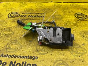 Used Rear door mechanism 4-door, right Ssang Yong Rexton 2.7 Xdi RX270 XVT 16V Price on request offered by de Nollen autorecycling