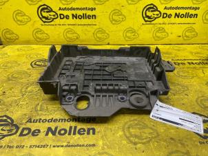 Used Battery box Renault Clio III (BR/CR) 1.5 dCi 75 FAP Price € 16,95 Margin scheme offered by de Nollen autorecycling