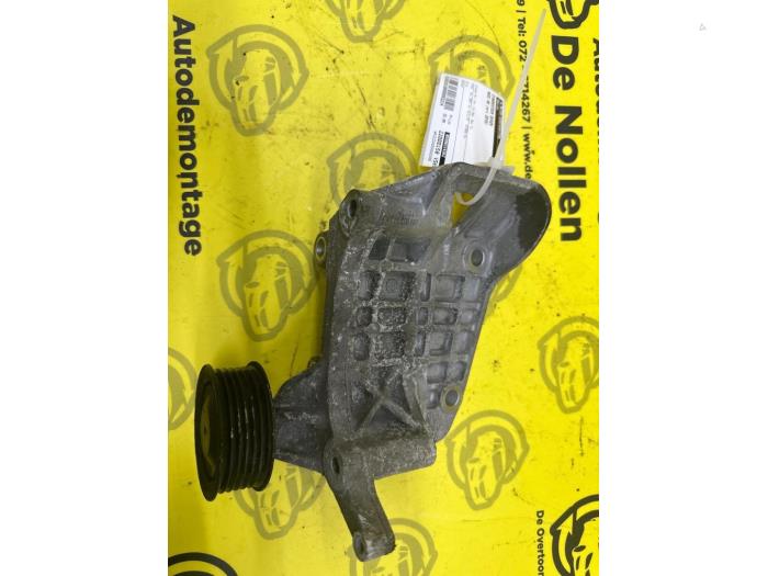 Usagé Support dynamo haut Audi A6 Allroad Quattro (C7) 3.0 TDI V6 24V biturbo Prix € 35,00 Règlement à la marge proposé par autodemontage denollen