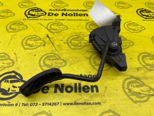 Used Accelerator pedal Renault Trafic New (FL) 1.9 dCi 100 16V Price € 40,00 Margin scheme offered by de Nollen autorecycling