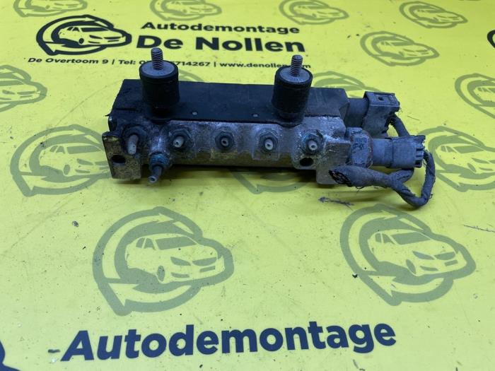 Begagnade Luftpump (fjädring) Mercedes S (W220) 3.2 S-320 CDI 24V Pris € 150,00 Marginaltabell erbjuds av autodemontage denollen