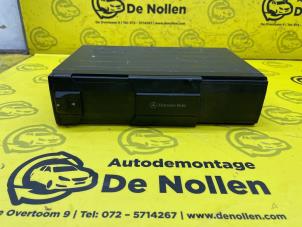 Używane Zmieniarka CD Volkswagen Golf IV (1J1) 1.4 16V Cena € 140,00 Procedura marży oferowane przez de Nollen autorecycling