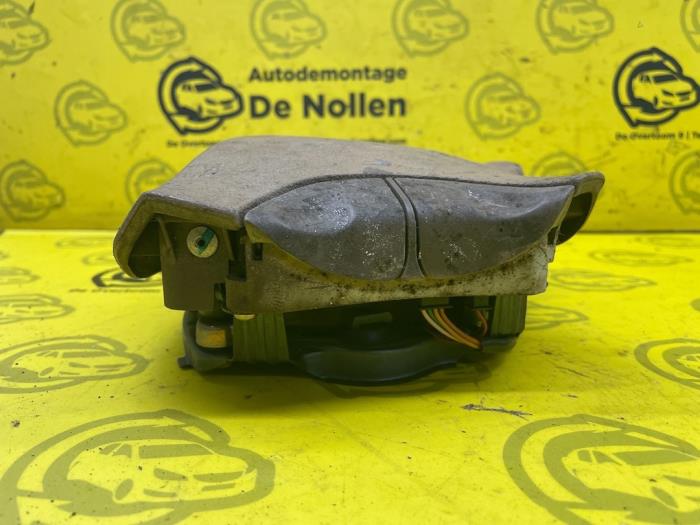Steering wheel airbag