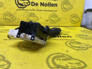 Używane Przelacznik kierunkowskazu Opel Agila (B) 1.2 16V LPG Cena € 29,95 Procedura marży oferowane przez de Nollen autorecycling
