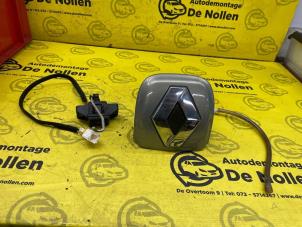 Used Tailgate lock mechanism Renault Clio II (BB/CB) 1.2 16V Price € 50,00 Margin scheme offered by de Nollen autorecycling