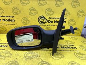 Used Wing mirror, left Renault Clio III (BR/CR) 1.2 16V 75 Price € 30,00 Margin scheme offered by de Nollen autorecycling