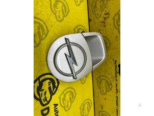 Używane Przelacznik pokrywy bagaznika Opel Agila (B) 1.3 CDTi 16V Ecotec Cena € 37,50 Procedura marży oferowane przez de Nollen autorecycling