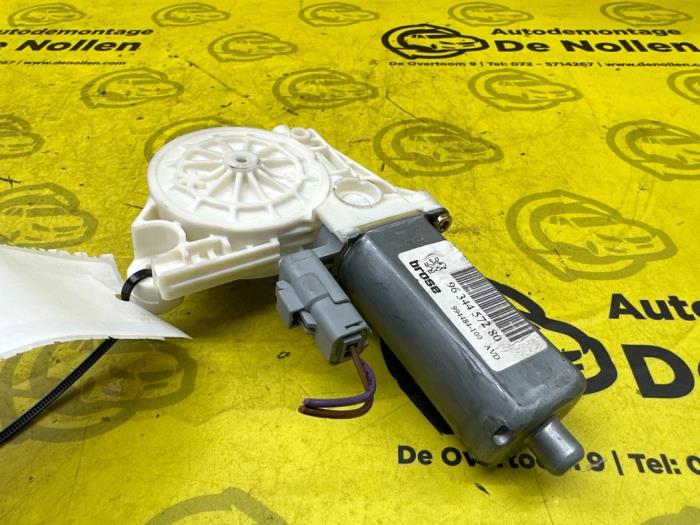 Usados Motor de ventanilla de puerta Peugeot 307 (3A/C/D) 1.6 16V Precio € 20,00 Norma de margen ofrecido por autodemontage denollen