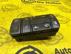 Used Electric window switch Opel Vectra C 1.8 16V Price € 25,00 Margin scheme offered by de Nollen autorecycling