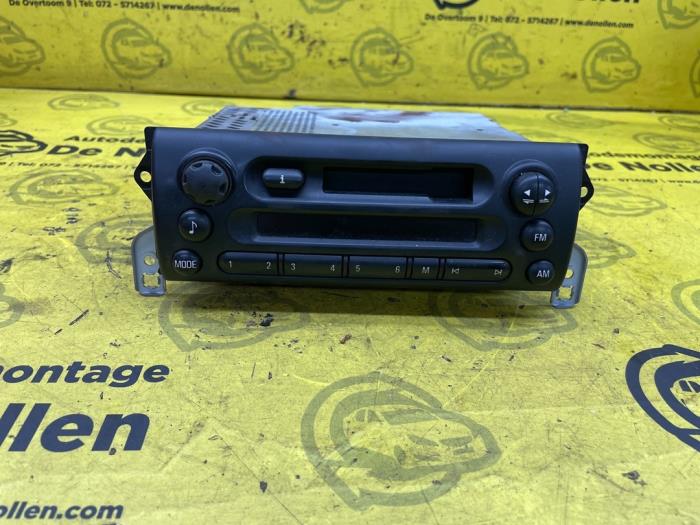 Używane Radio/Kasety BMW Mini (R50/53) 1.6 16V Cooper Cena € 50,00 Procedura marży oferowane przez autodemontage denollen