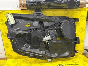 Usagé Mécanique vitre 4portes avant gauche Ford Fusion 1.6 16V Prix € 50,00 Règlement à la marge proposé par de Nollen autorecycling