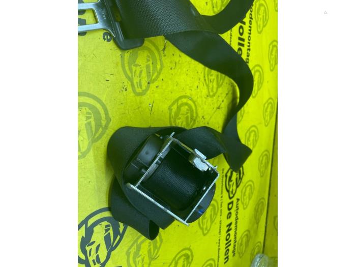 Sicherheitsgurt links vorne van een Opel Combo (Corsa C) 1.7 DI 16V 2003