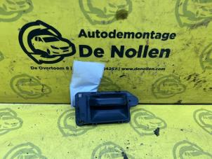 Usagé Poignée de porte avant droite Peugeot 205 II (20A/C) Prix € 15,00 Règlement à la marge proposé par de Nollen autorecycling