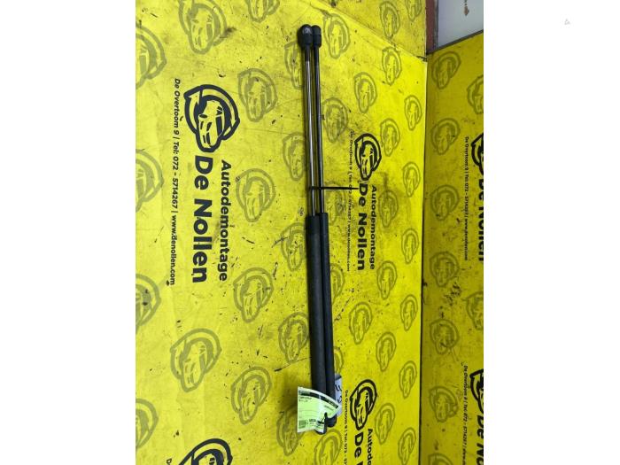 Set of tailgate gas struts from a Ford Focus C-Max 1.8 16V 2004