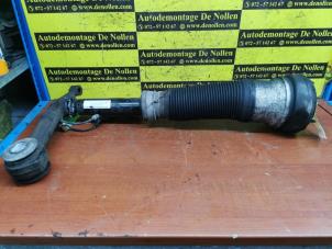 Used Fronts shock absorber, left Mercedes S (W220) 3.2 S-320 CDI 24V Price on request offered by de Nollen autorecycling