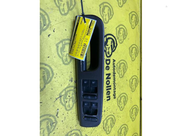 Usados Interruptor de ventanilla eléctrica Volkswagen Bora (1J2) 1.6 Precio € 25,00 Norma de margen ofrecido por autodemontage denollen